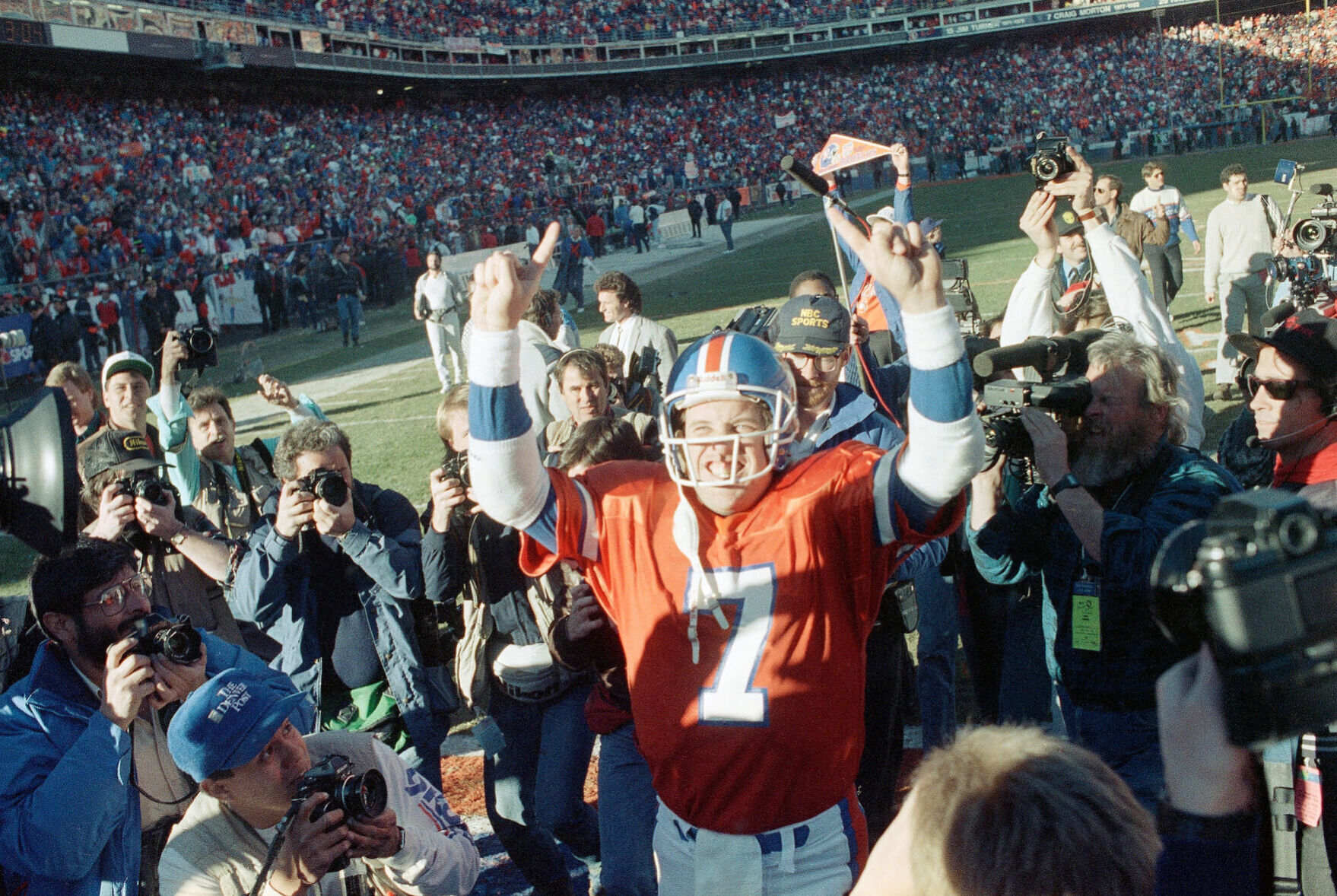 1990: Denver Broncos advance to their 4th Super Bowl with 37-21 win over Cleveland Browns